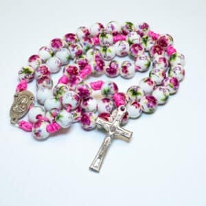 Różaniec z porcelany, biały z różowym motywem