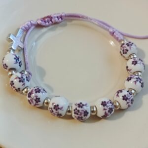 różaniec bransoletka z porcelany, biały z lawendowym motywem