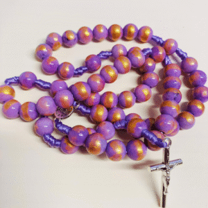 różaniec z ametystu, kolor liliowy ze złotym lakierem