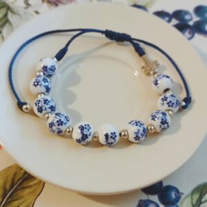 różaniec bransoletka z porcelany, biały z niebieskim motywem